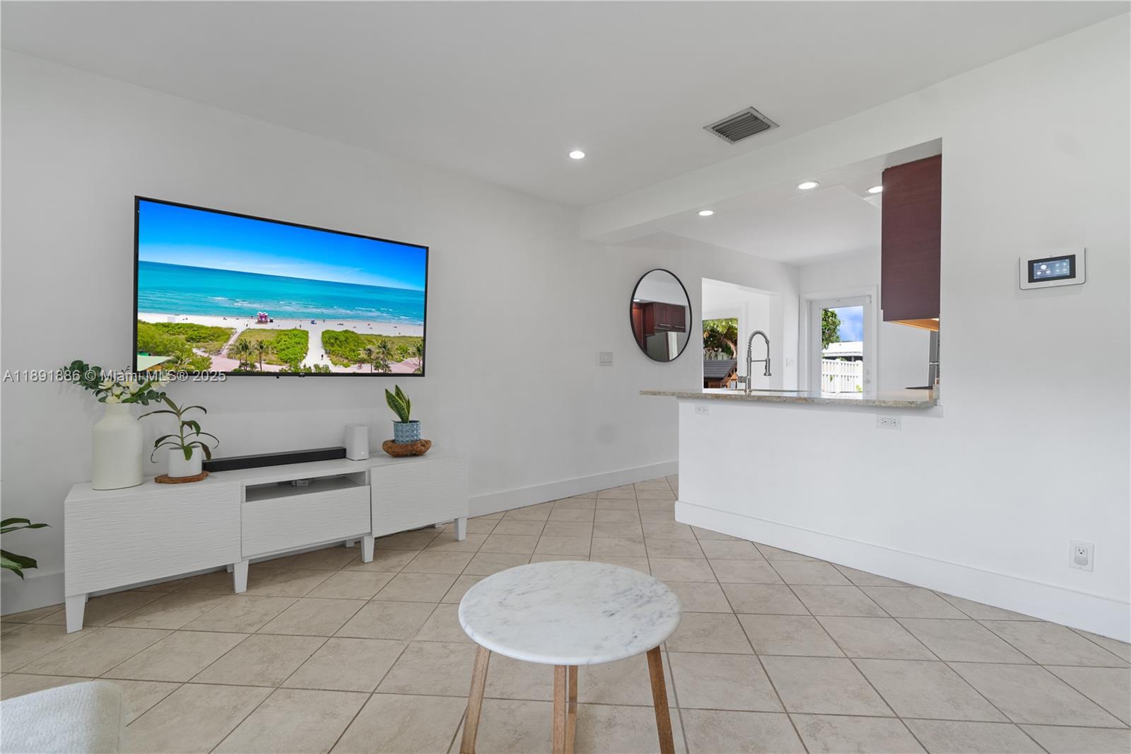 NORTH ANDREWS TERRACE FIR - Residential Lease