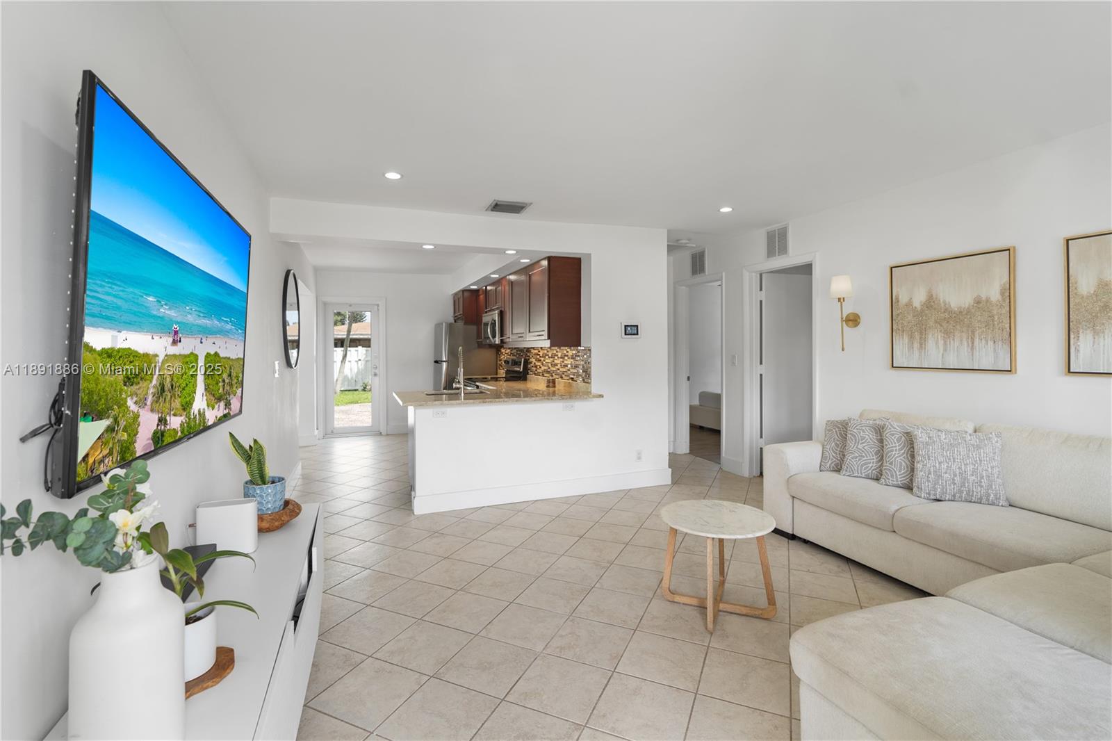 NORTH ANDREWS TERRACE FIR - Residential Lease