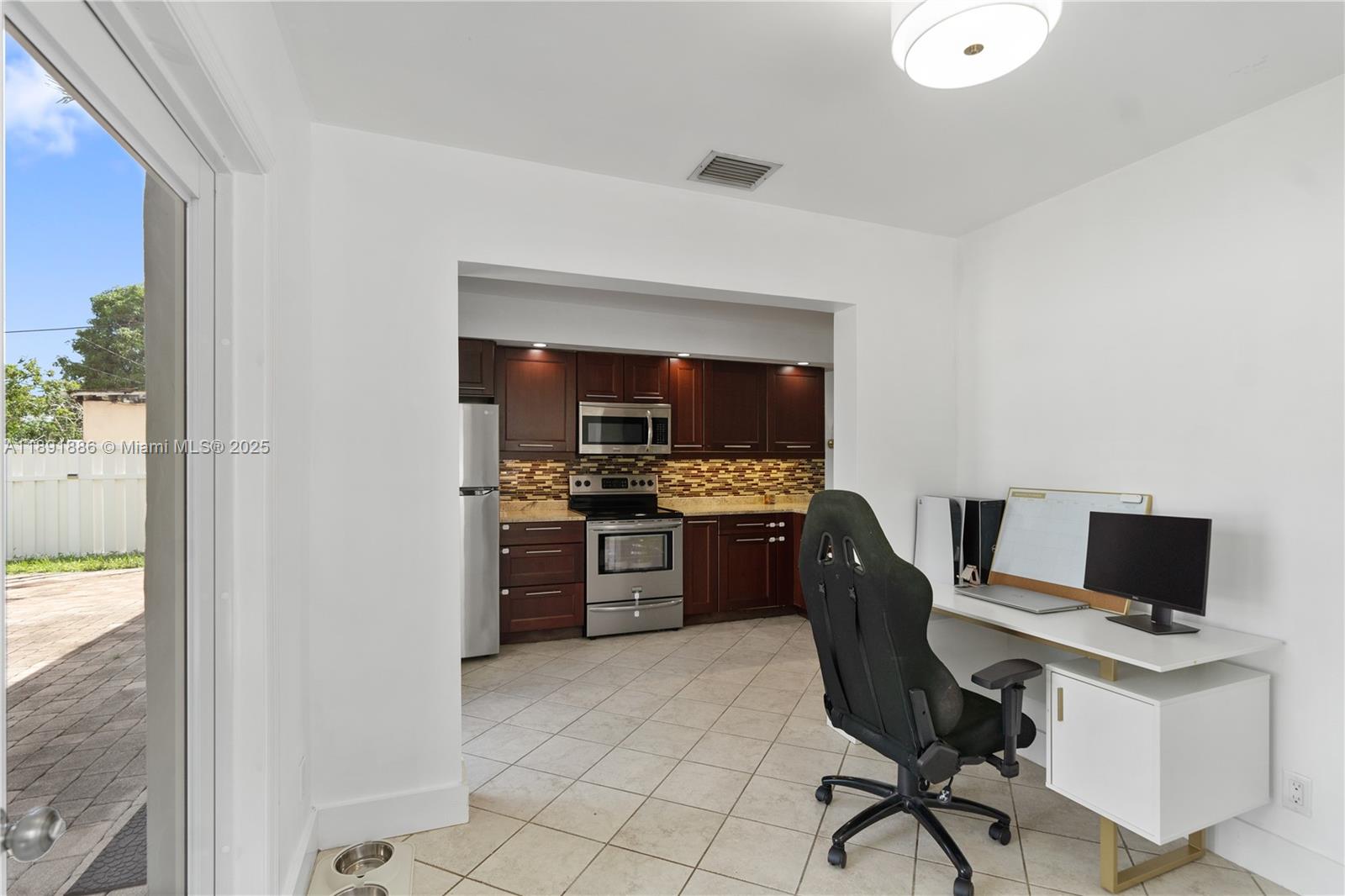 NORTH ANDREWS TERRACE FIR - Residential Lease