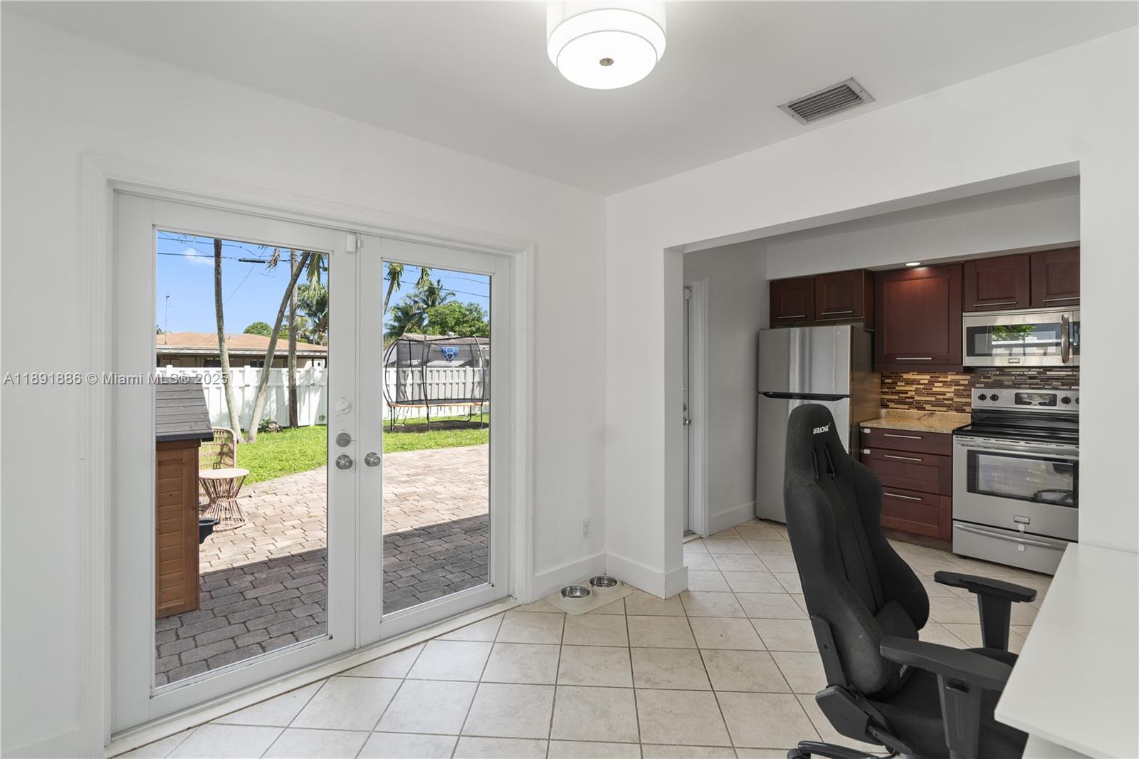 NORTH ANDREWS TERRACE FIR - Residential Lease