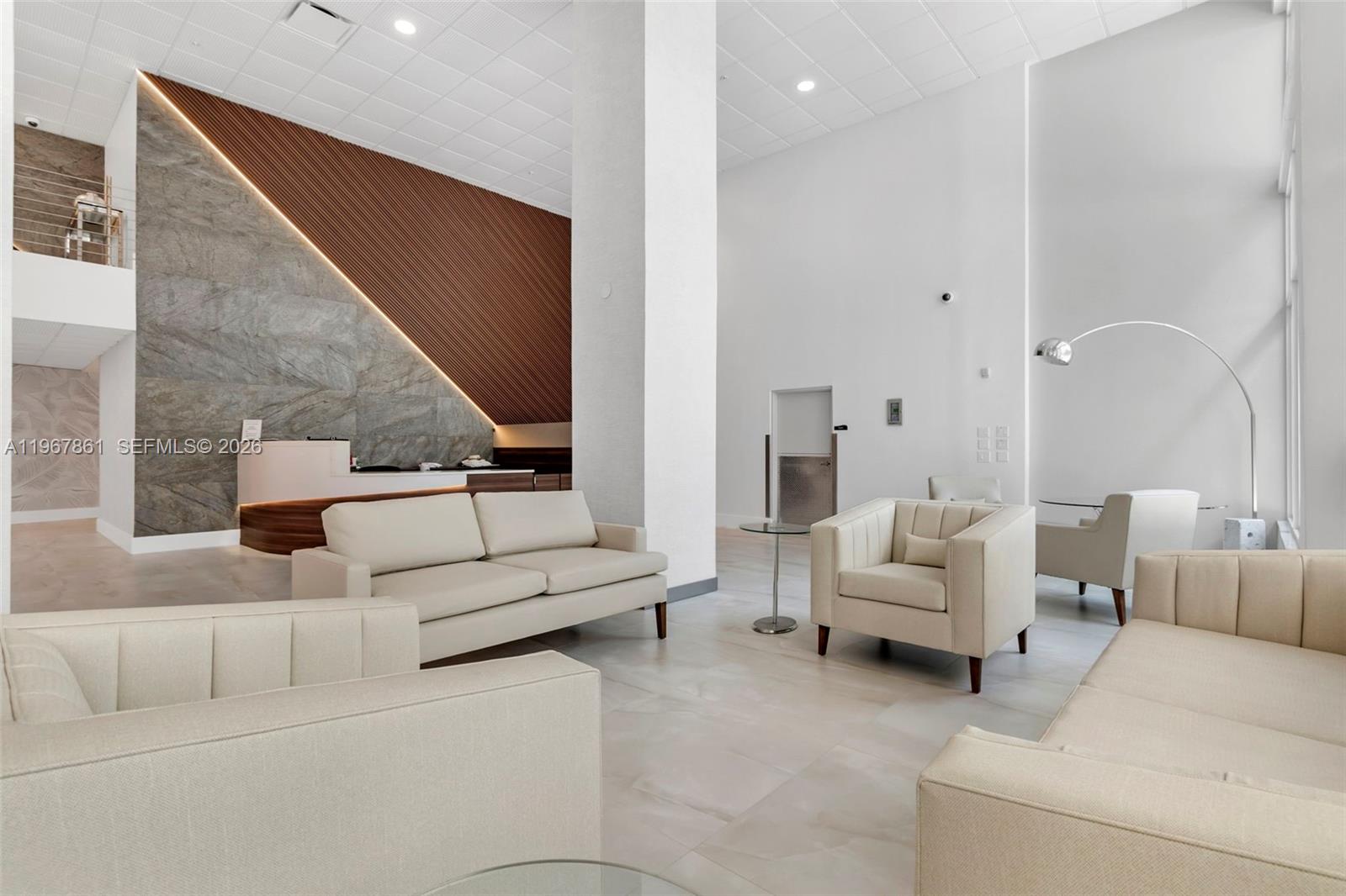 RESIDENCES ON HOLLYWOOD B - Residential