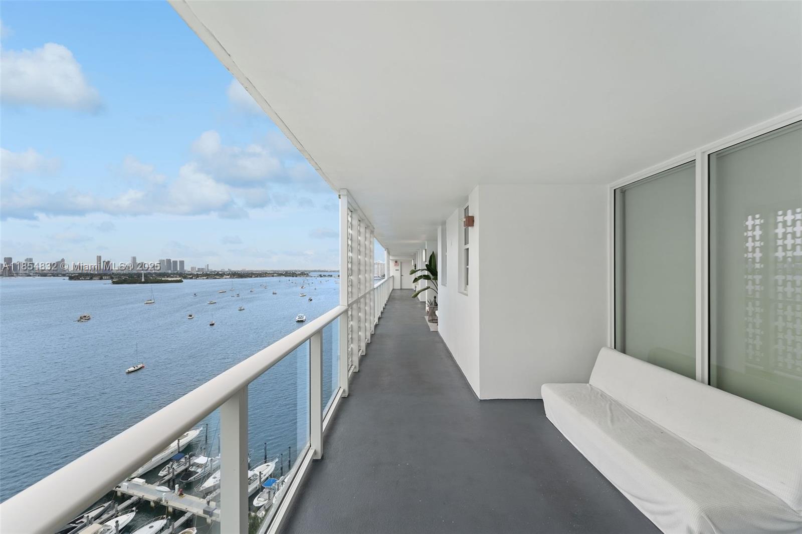 910 West Ave 0708