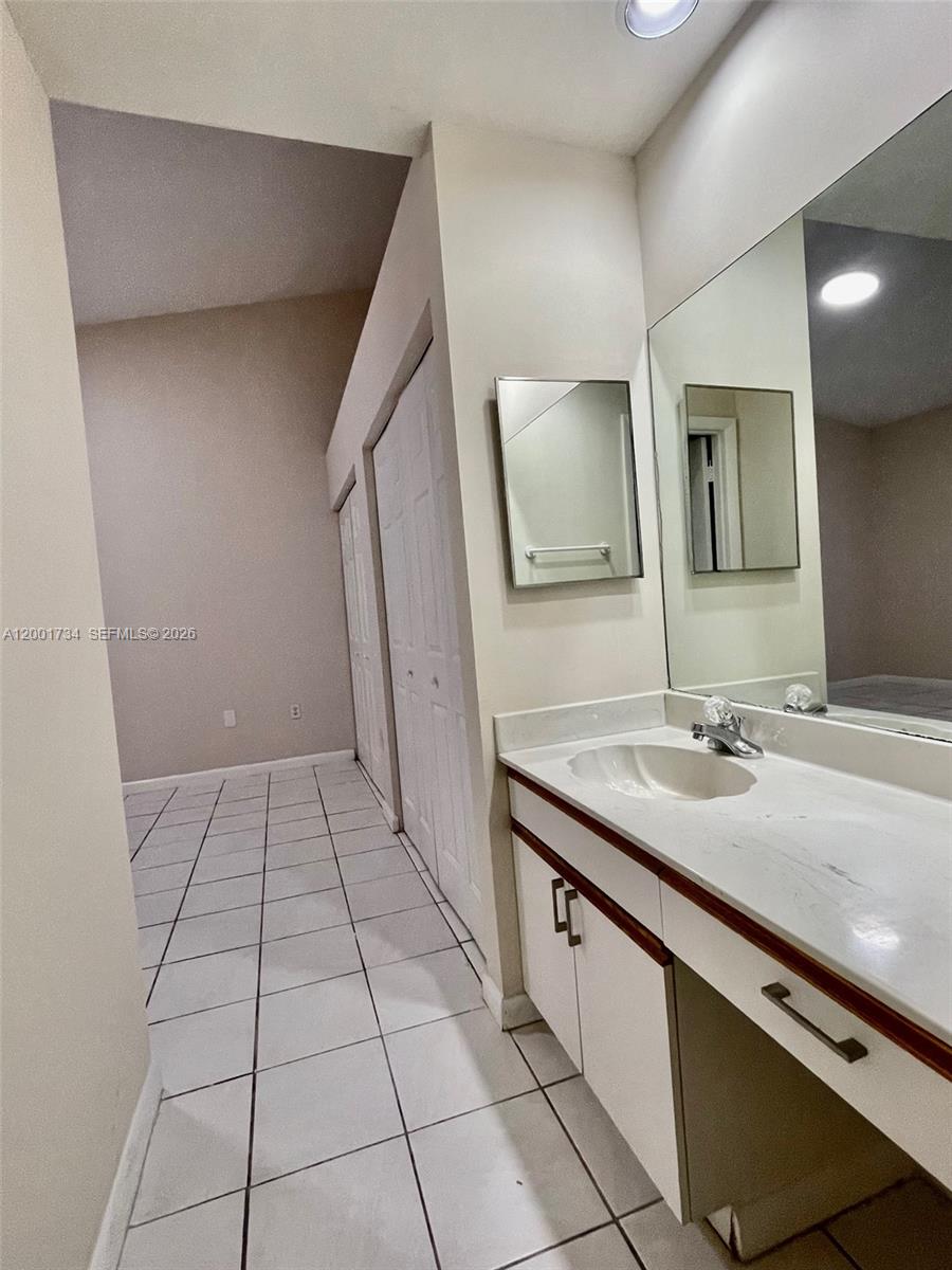 VILG HOMES COUNTRY WALK C - Residential Lease