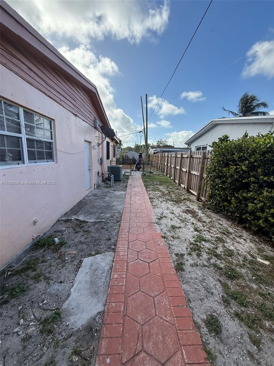 WINDWARD MANOR NO 2 - Residential