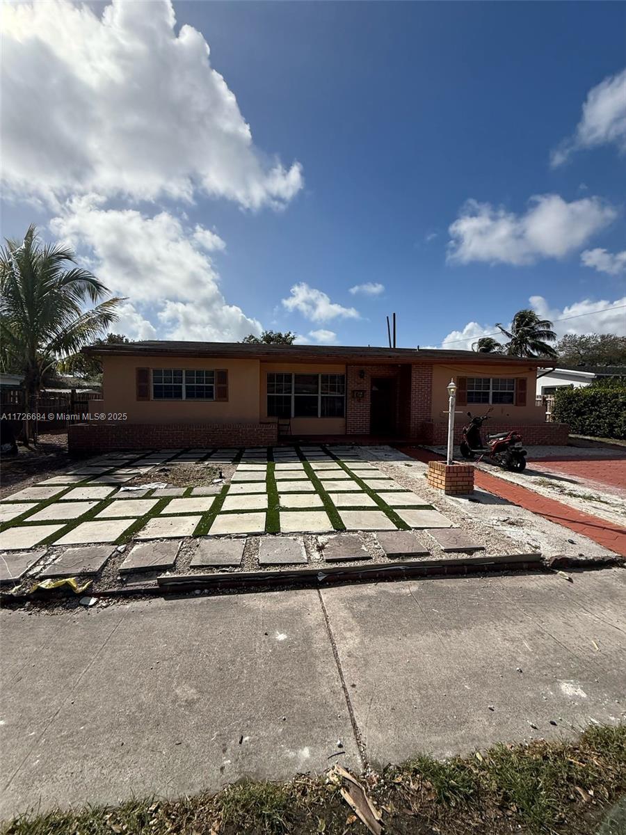 WINDWARD MANOR NO 2 - Residential