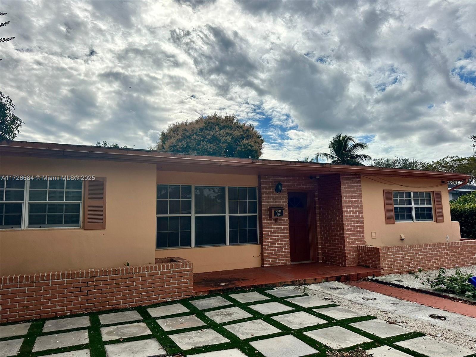 WINDWARD MANOR NO 2 - Residential