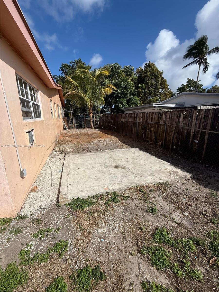 WINDWARD MANOR NO 2 - Residential