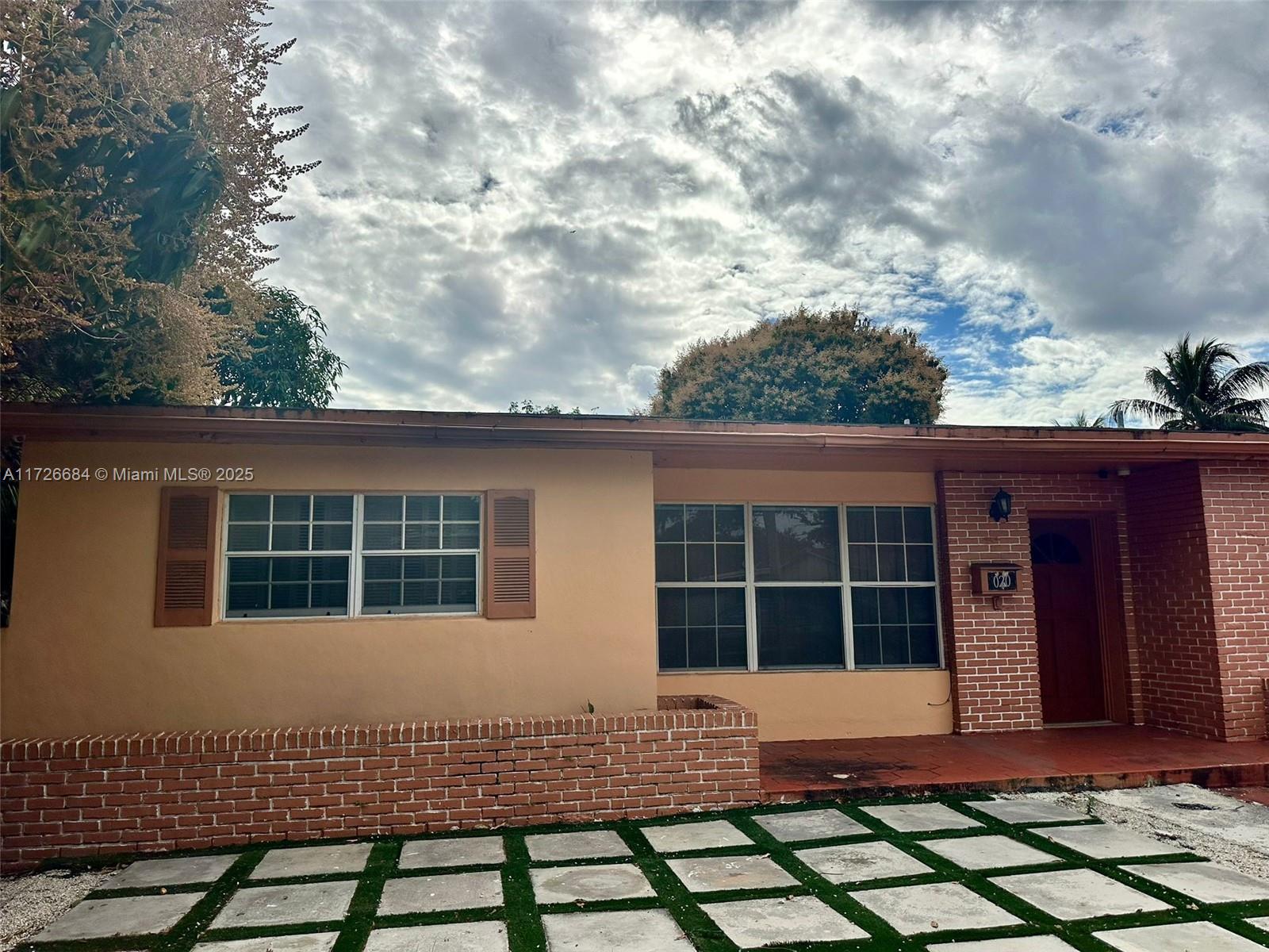 WINDWARD MANOR NO 2 - Residential