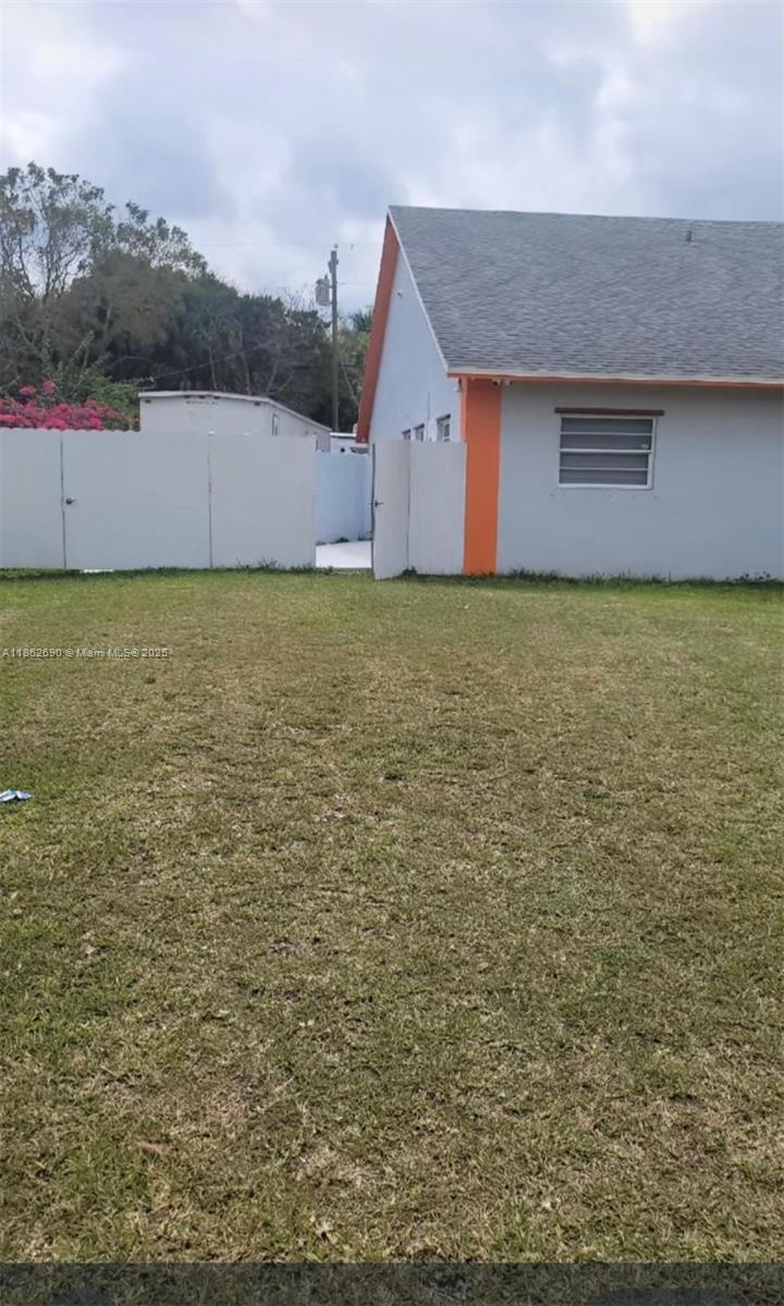 WOOOO, ONLY 2 MONTH, Efficiency 1/1 with separate entrance, street-facing with private parking, large kitchen with island, central air and independent heater, plus washer and dryer, spacious bedroom and bathroom. ALL INCLUDED AND PARKING FOR 2 CARS, We present all offers.