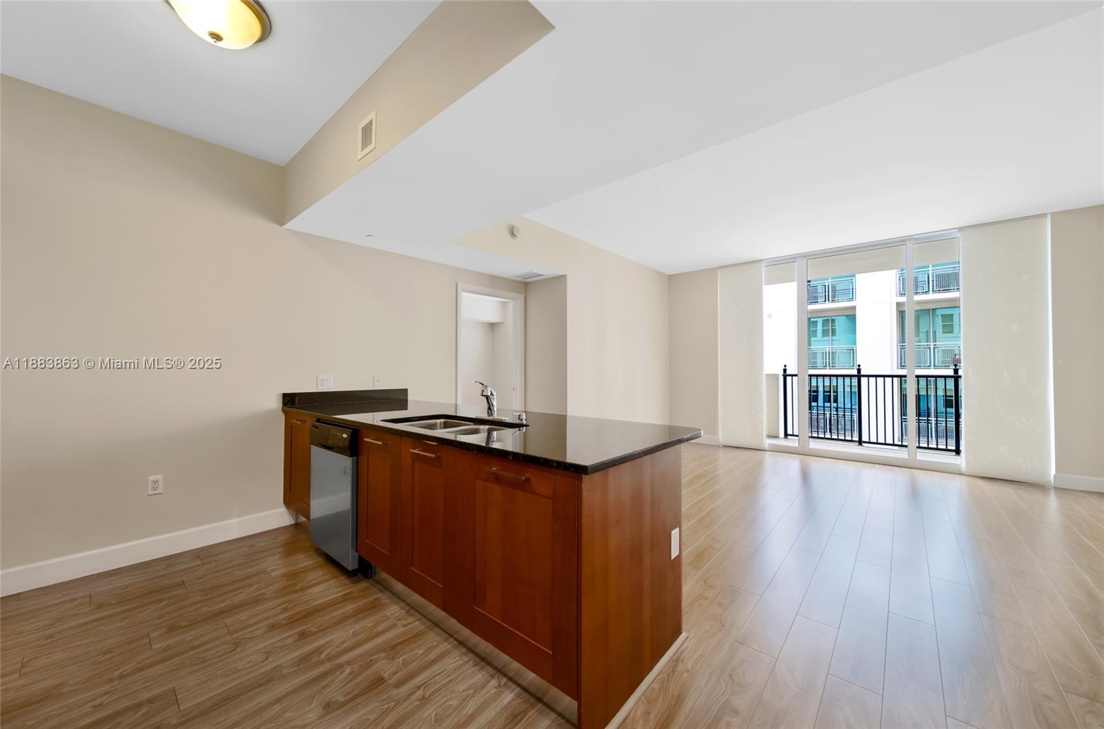 Beautiful 2 Bed/2 Bath. Apartment located blocks away from the University of Miami, Downtown Gables and steppes away from Shops at Merrick Park, Restaurants, supermarkets and the Miami metro rail. This amazing apartment offers 1 parking space, 24 hr. Security, pool and fitness center. It is centrally located with easy access to all you need.