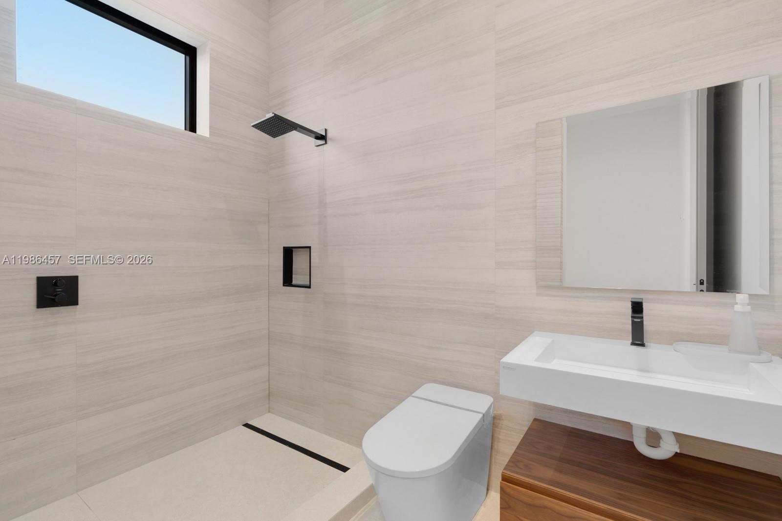 GOLDEN ISLES ESTATES - Residential Lease