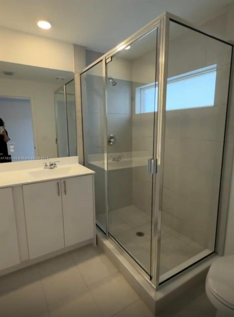 Experience luxury living in this stunning 2024 brand new townhouse, ready for you to make it your home! Be the first to enjoy this 3-bedroom residence. The property features a convenient 1-car garage , including a community swimming pool, very good location , 4.5 miles away from Aventura Mall. Don't miss this opportunity to elevate your lifestyle!