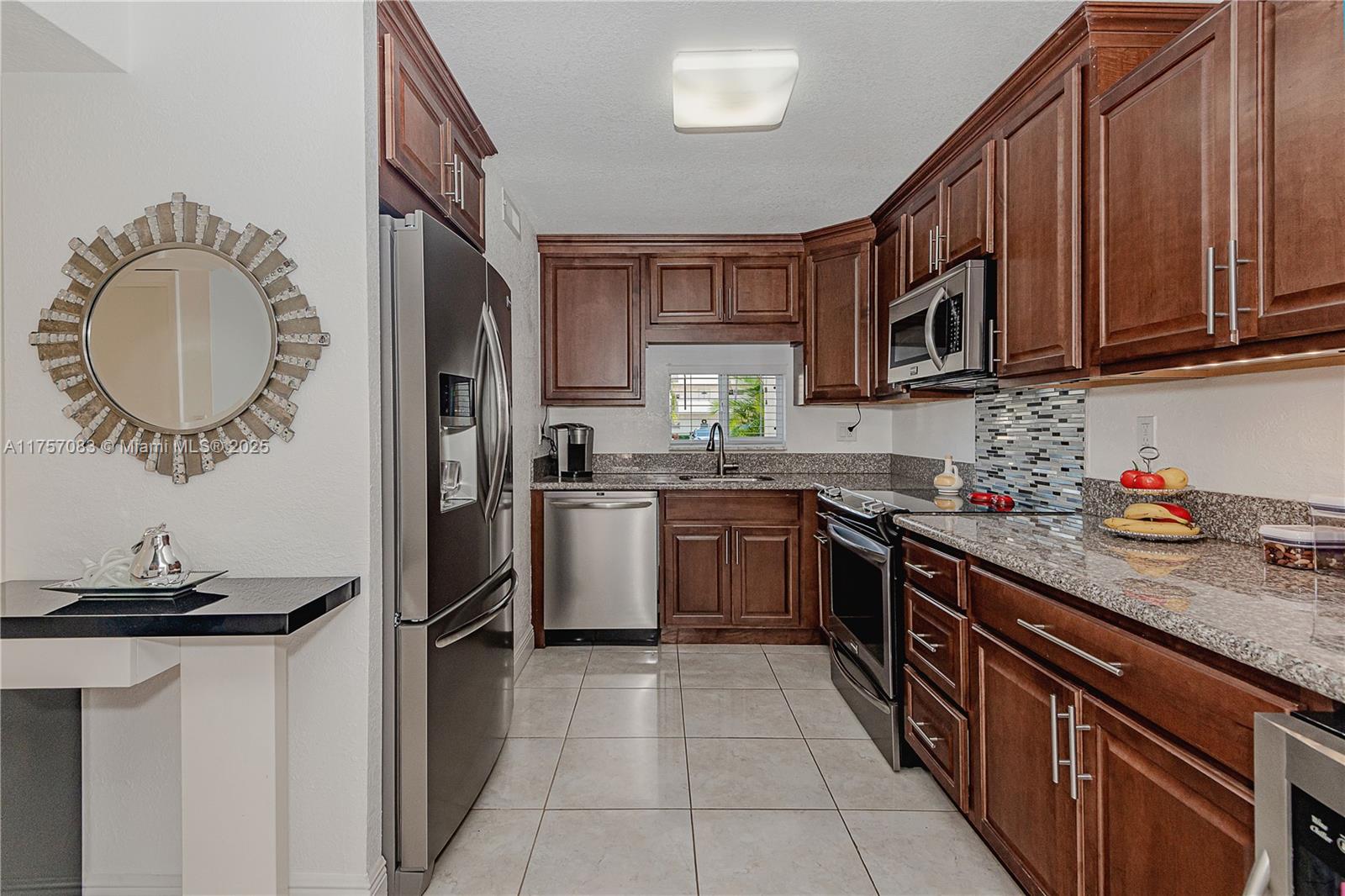 HOLLYBROOK GOLF & TENNIS - Residential