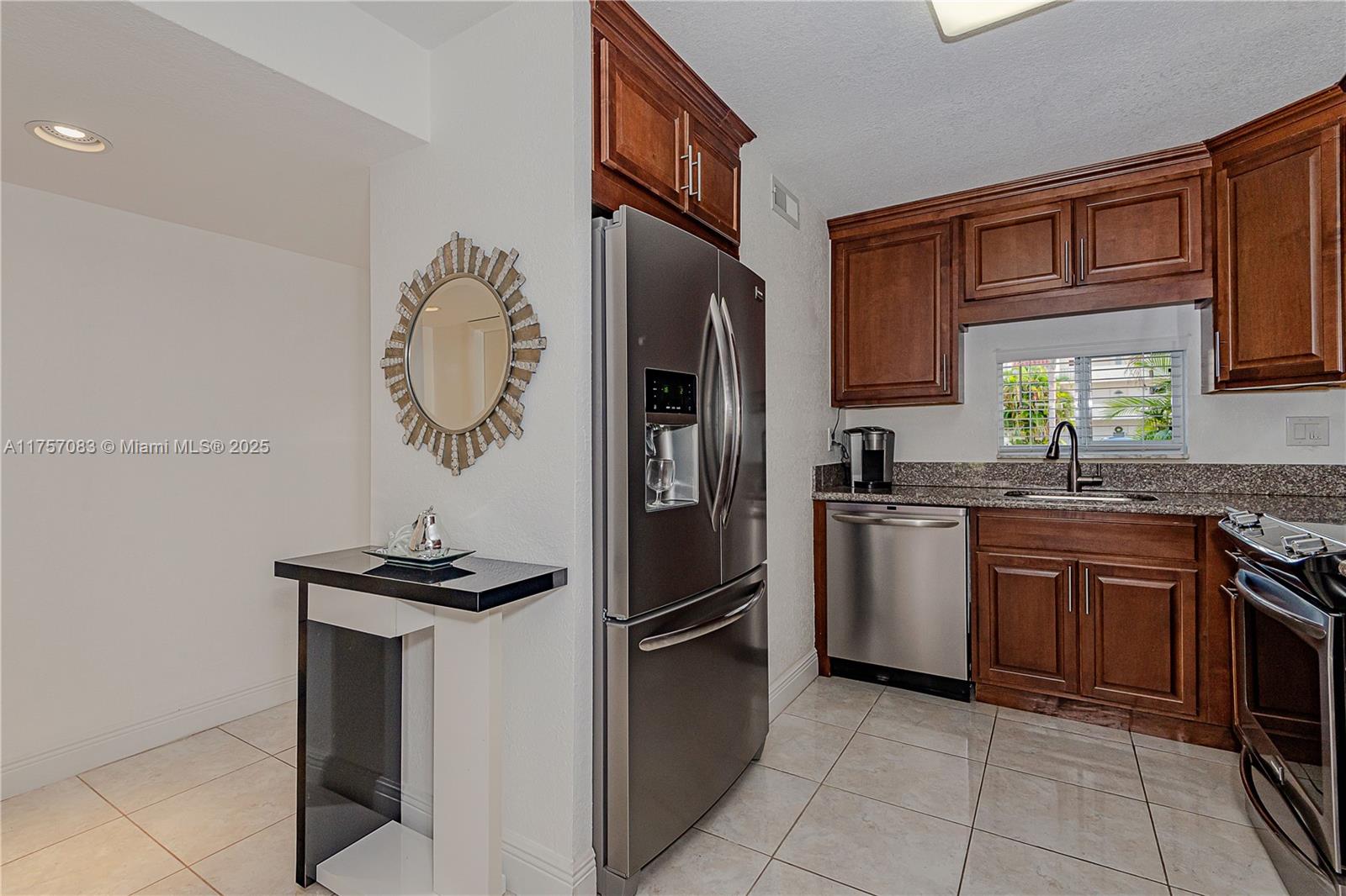 HOLLYBROOK GOLF & TENNIS - Residential