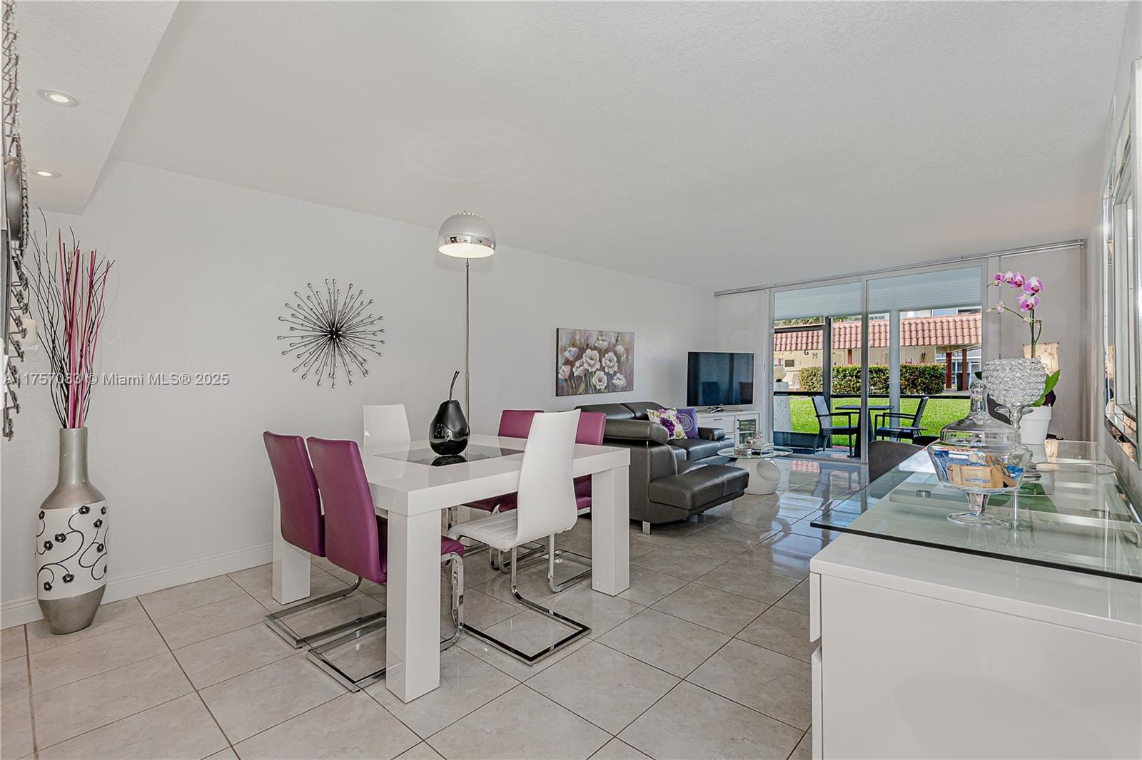HOLLYBROOK GOLF & TENNIS - Residential