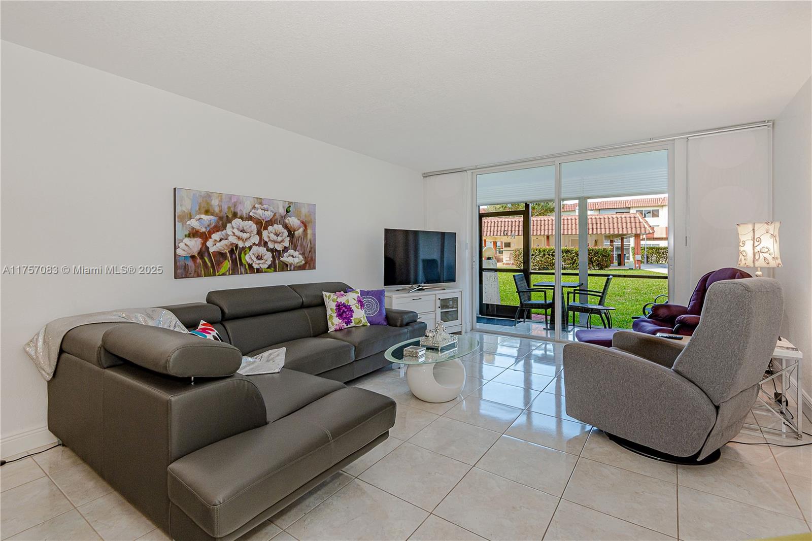 HOLLYBROOK GOLF & TENNIS - Residential