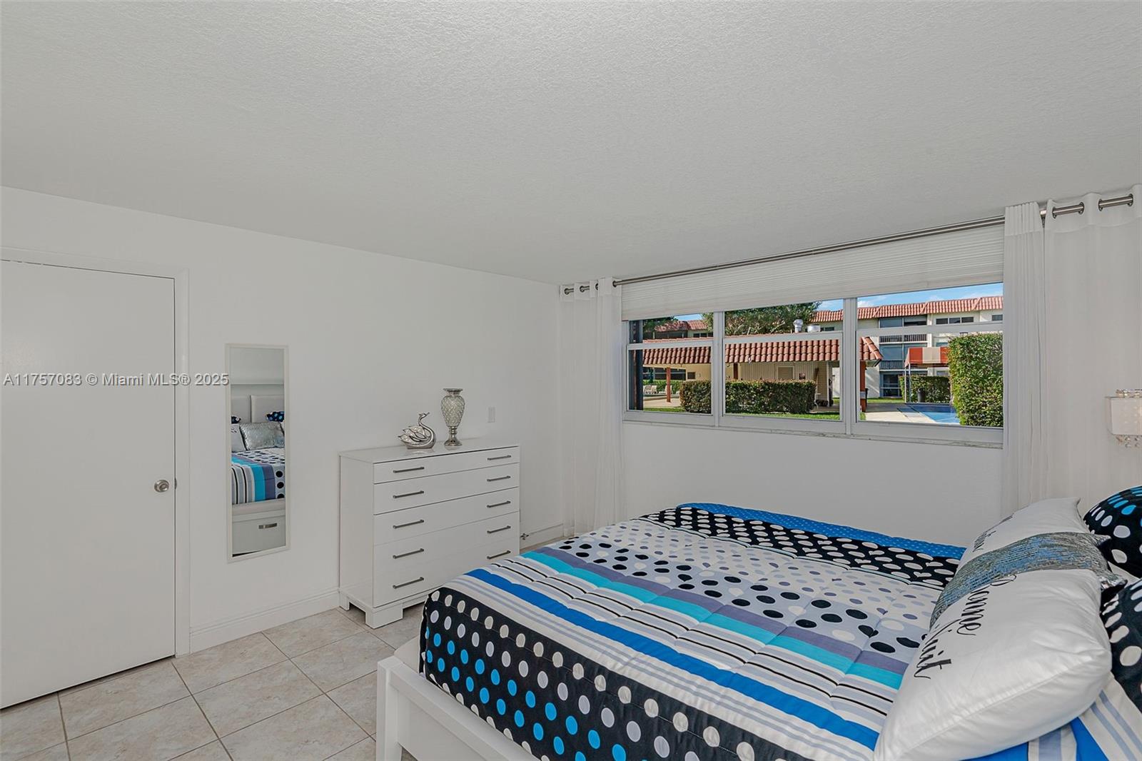 HOLLYBROOK GOLF & TENNIS - Residential