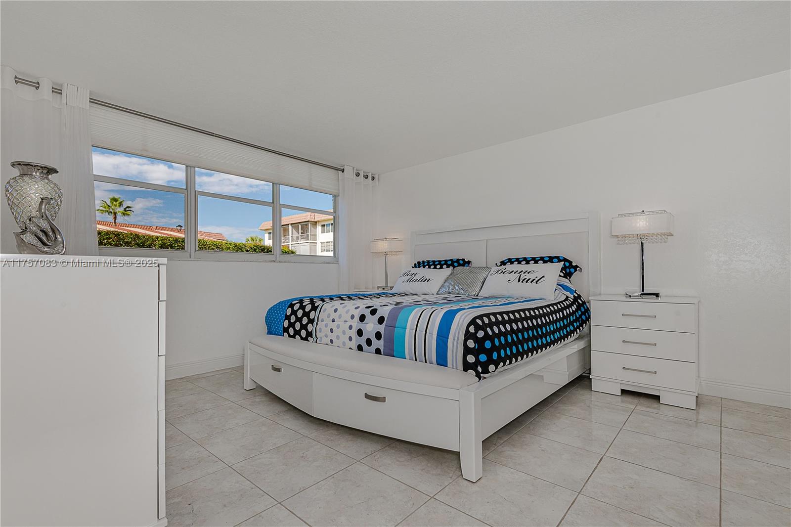HOLLYBROOK GOLF & TENNIS - Residential