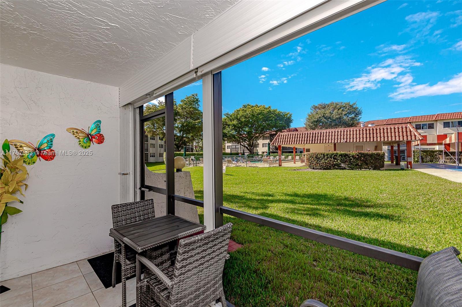 HOLLYBROOK GOLF & TENNIS - Residential