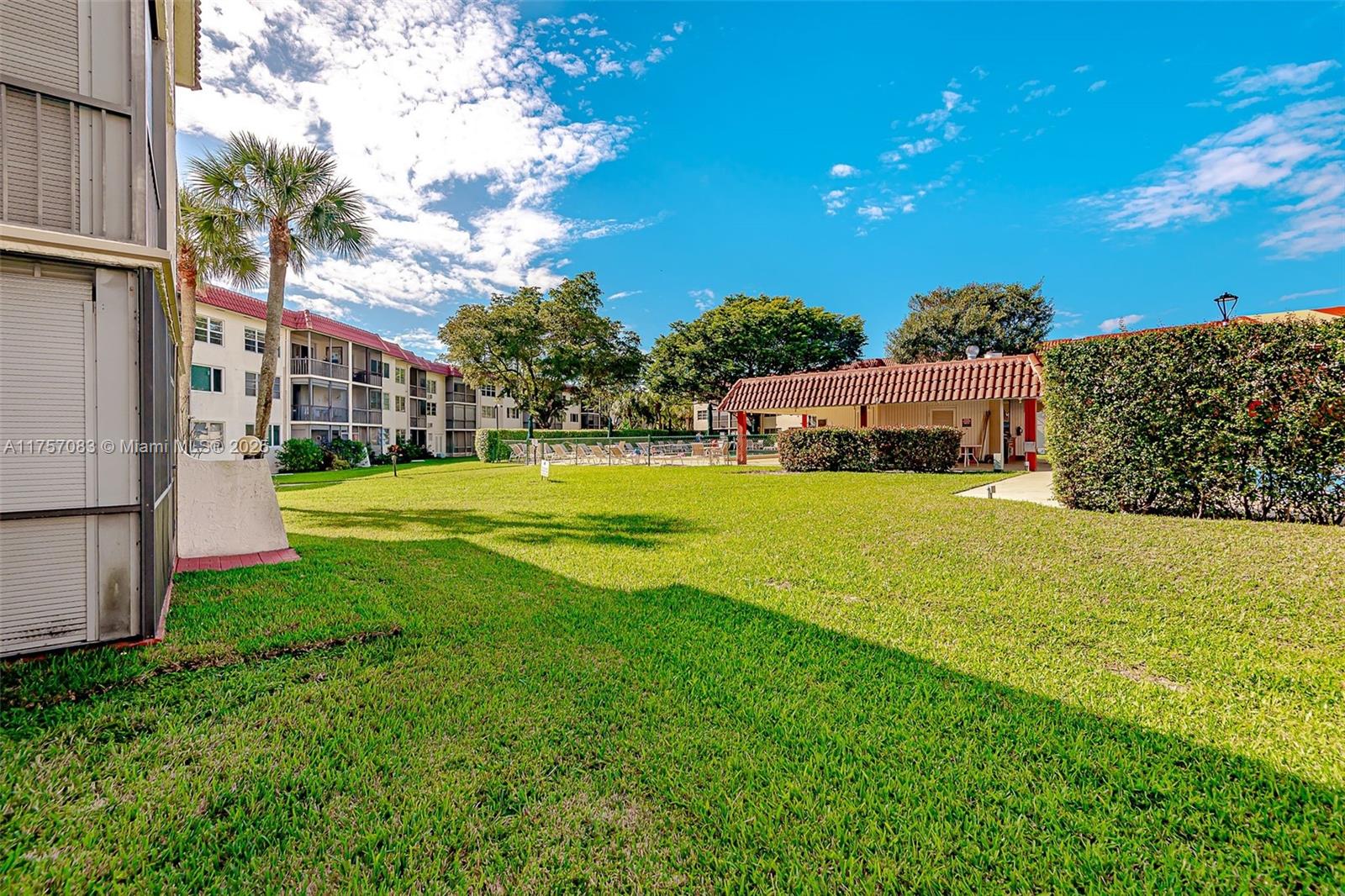 HOLLYBROOK GOLF & TENNIS - Residential