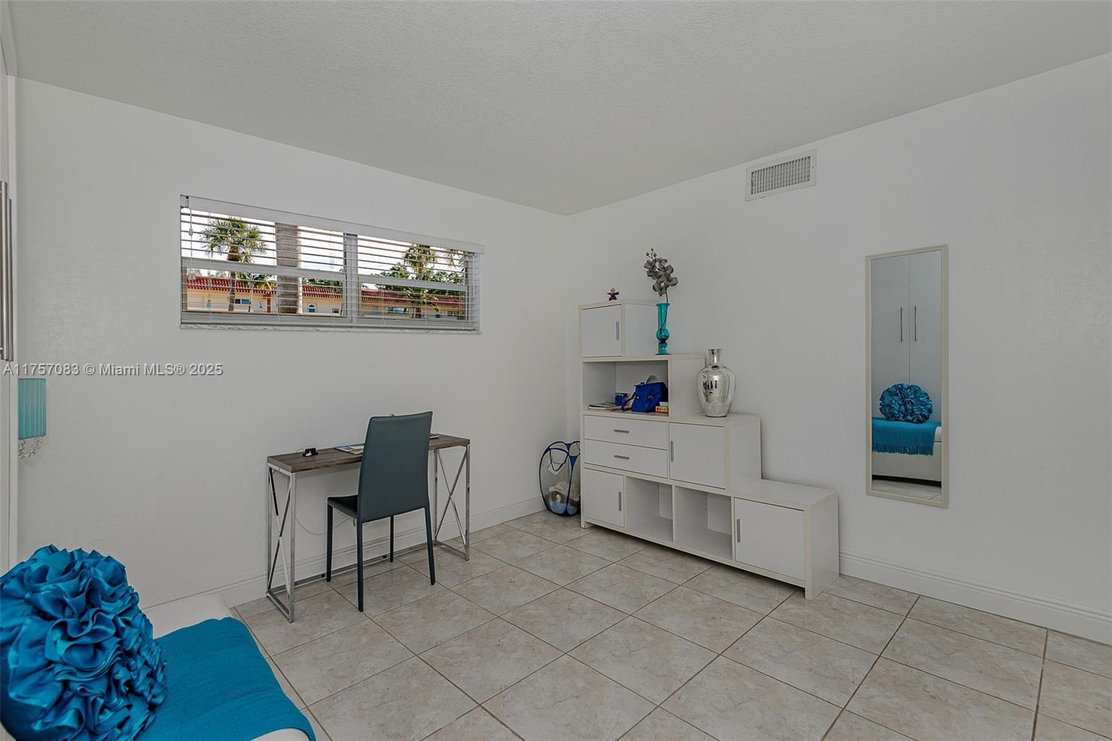 HOLLYBROOK GOLF & TENNIS - Residential