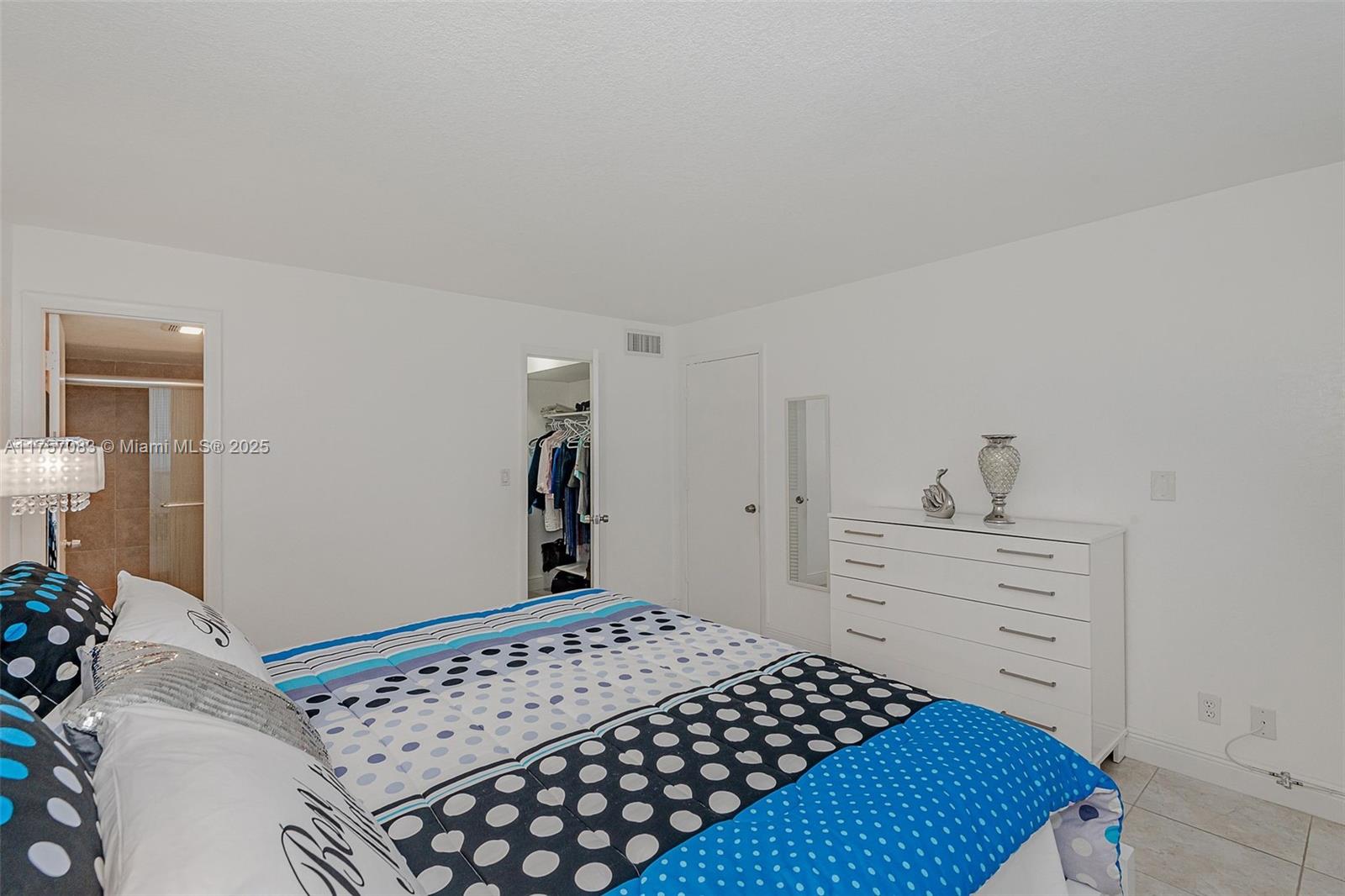 HOLLYBROOK GOLF & TENNIS - Residential