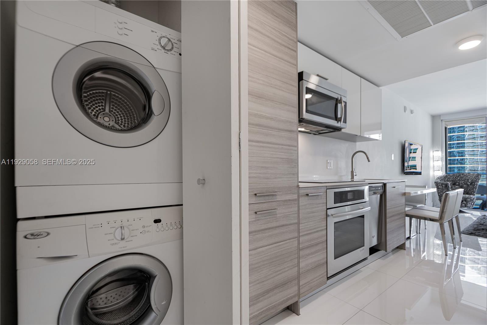 1300 Brickell Bay Dr 1912