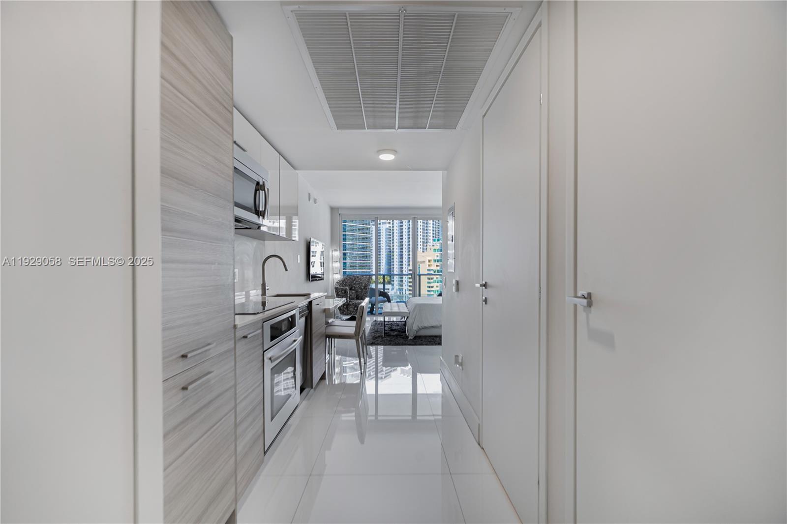 1300 Brickell Bay Dr 1912