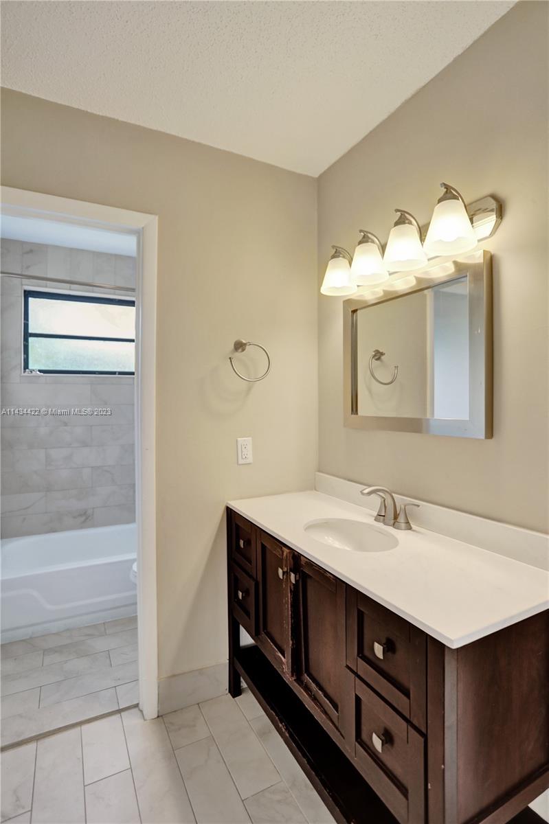 TWIN HOMES VILLAGE I COND - Residential Lease