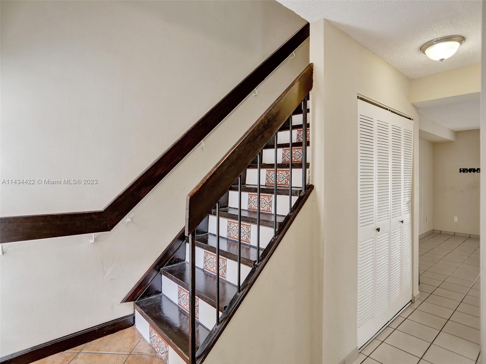 TWIN HOMES VILLAGE I COND - Residential Lease