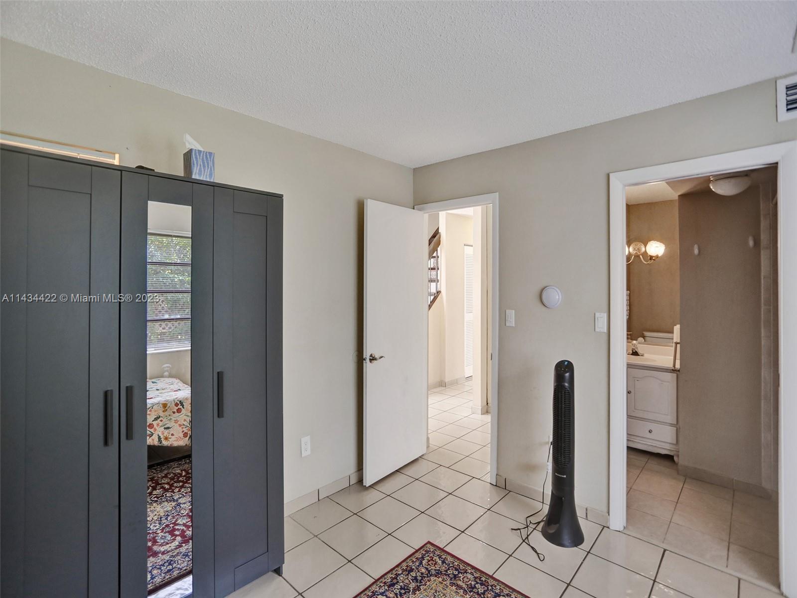 TWIN HOMES VILLAGE I COND - Residential Lease