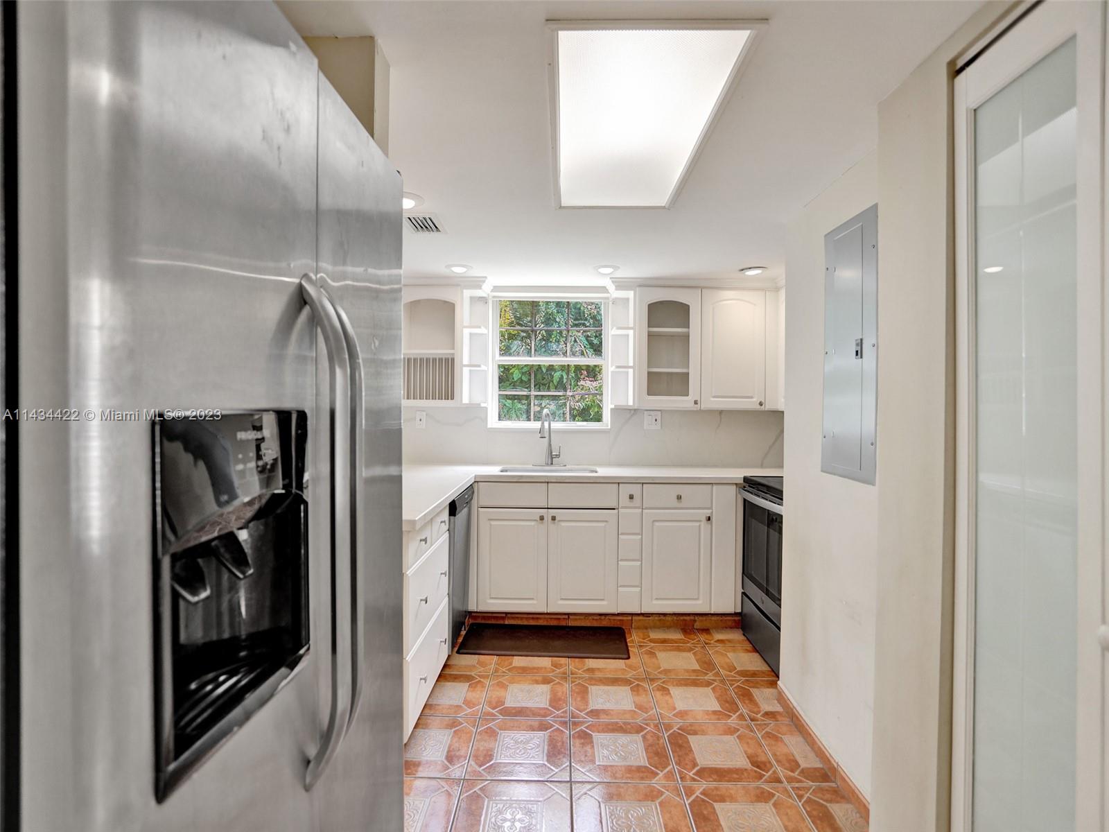 TWIN HOMES VILLAGE I COND - Residential Lease