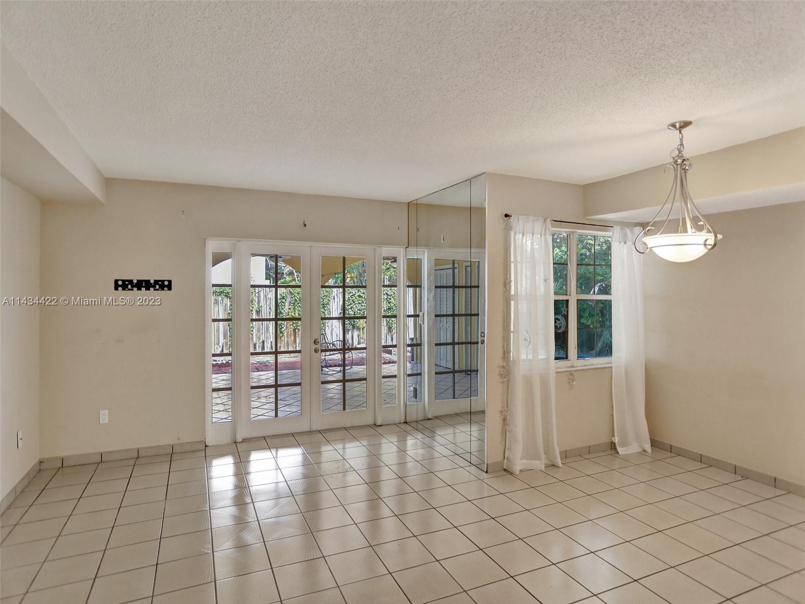 TWIN HOMES VILLAGE I COND - Residential Lease