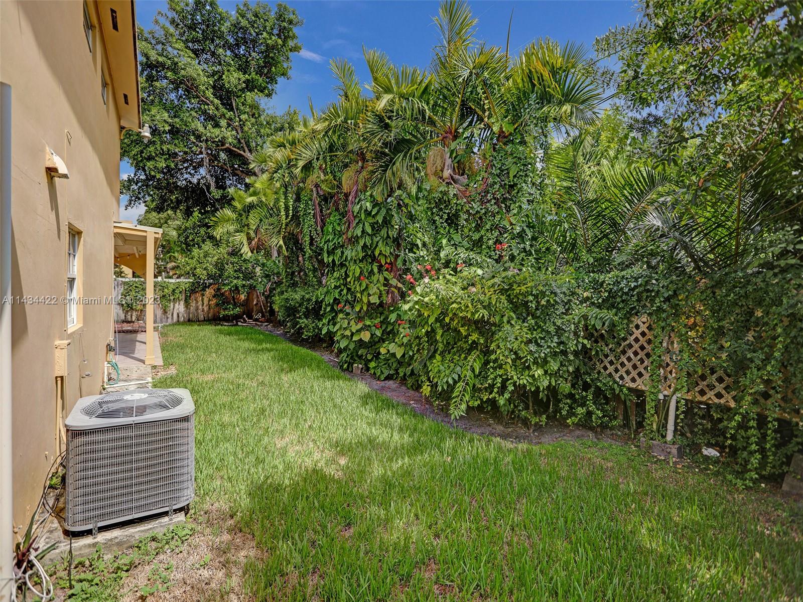TWIN HOMES VILLAGE I COND - Residential Lease