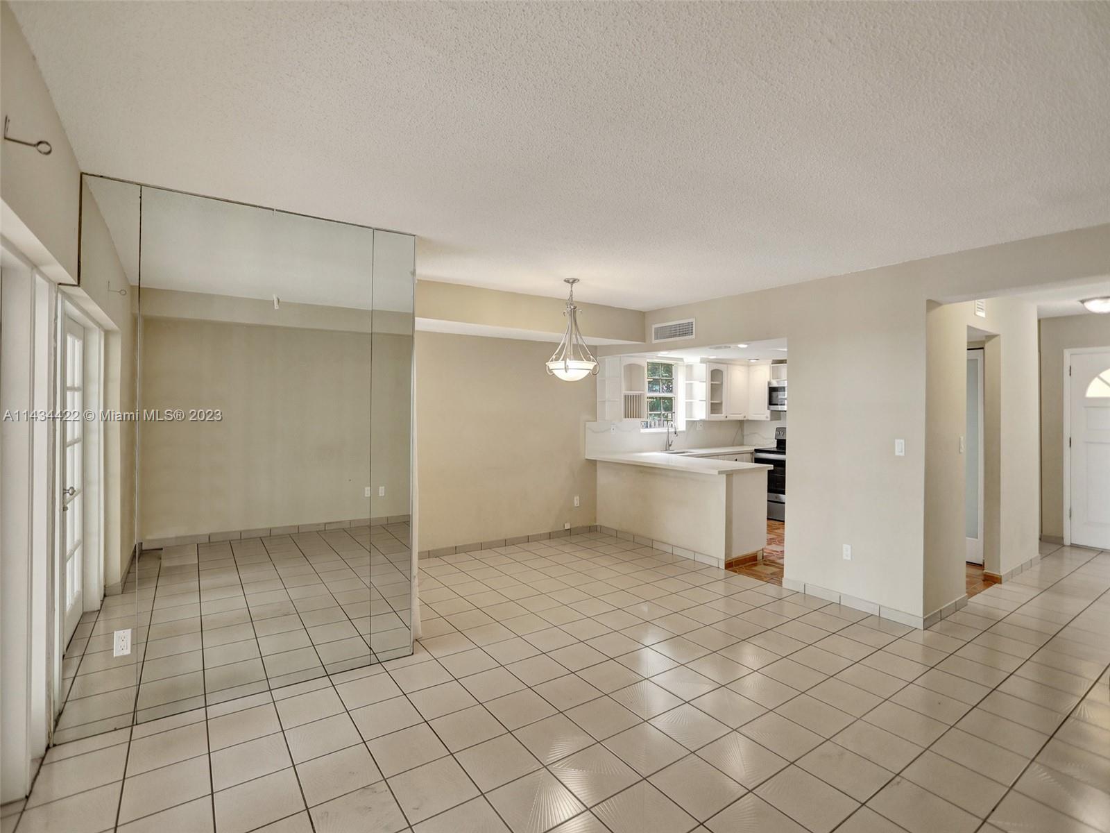 TWIN HOMES VILLAGE I COND - Residential Lease