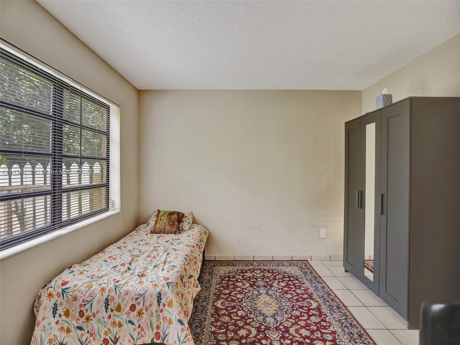 TWIN HOMES VILLAGE I COND - Residential Lease