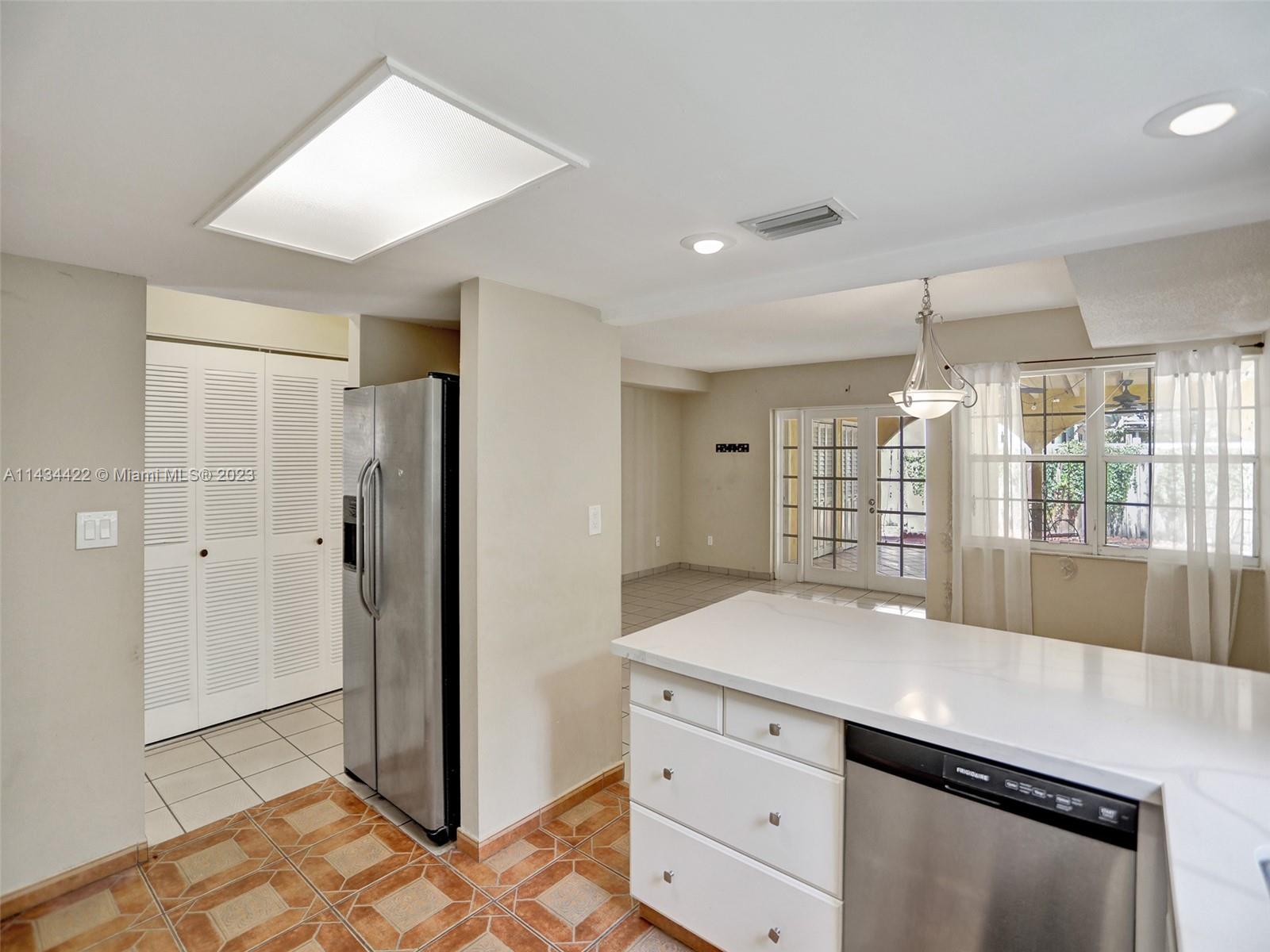 TWIN HOMES VILLAGE I COND - Residential Lease