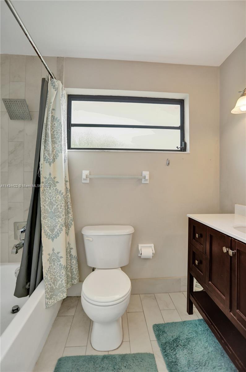 TWIN HOMES VILLAGE I COND - Residential Lease