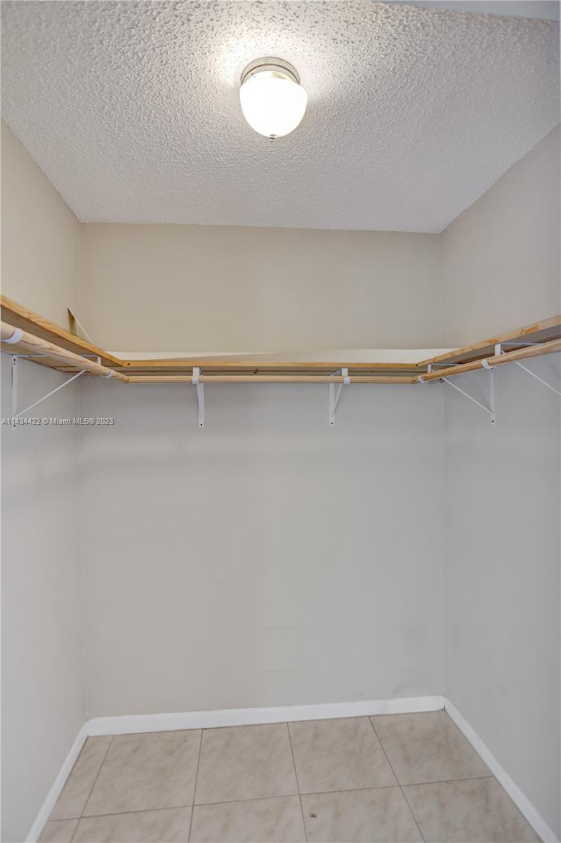 TWIN HOMES VILLAGE I COND - Residential Lease