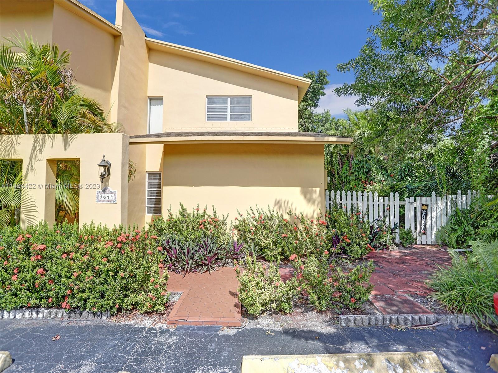 TWIN HOMES VILLAGE I COND - Residential Lease