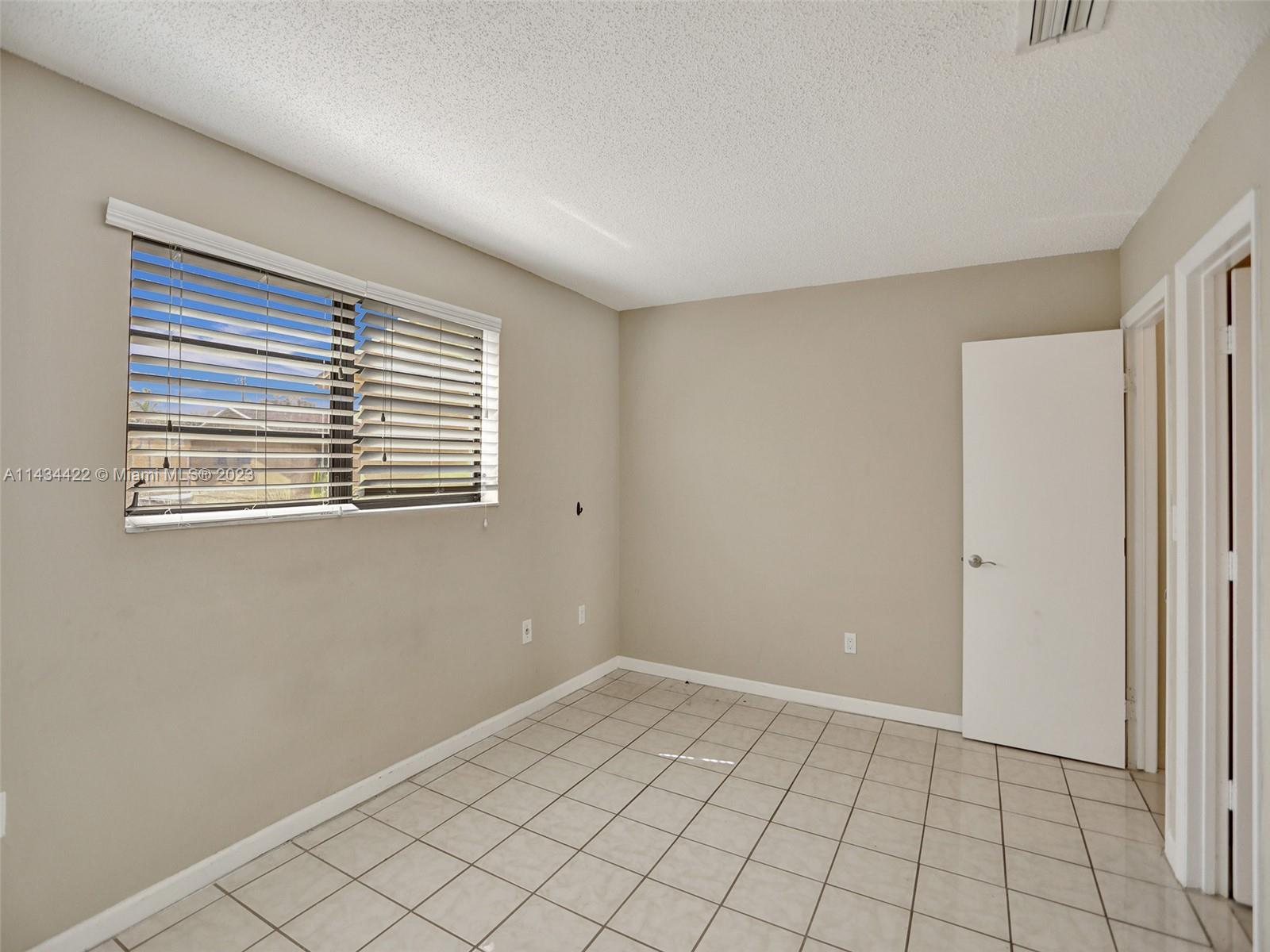 TWIN HOMES VILLAGE I COND - Residential Lease