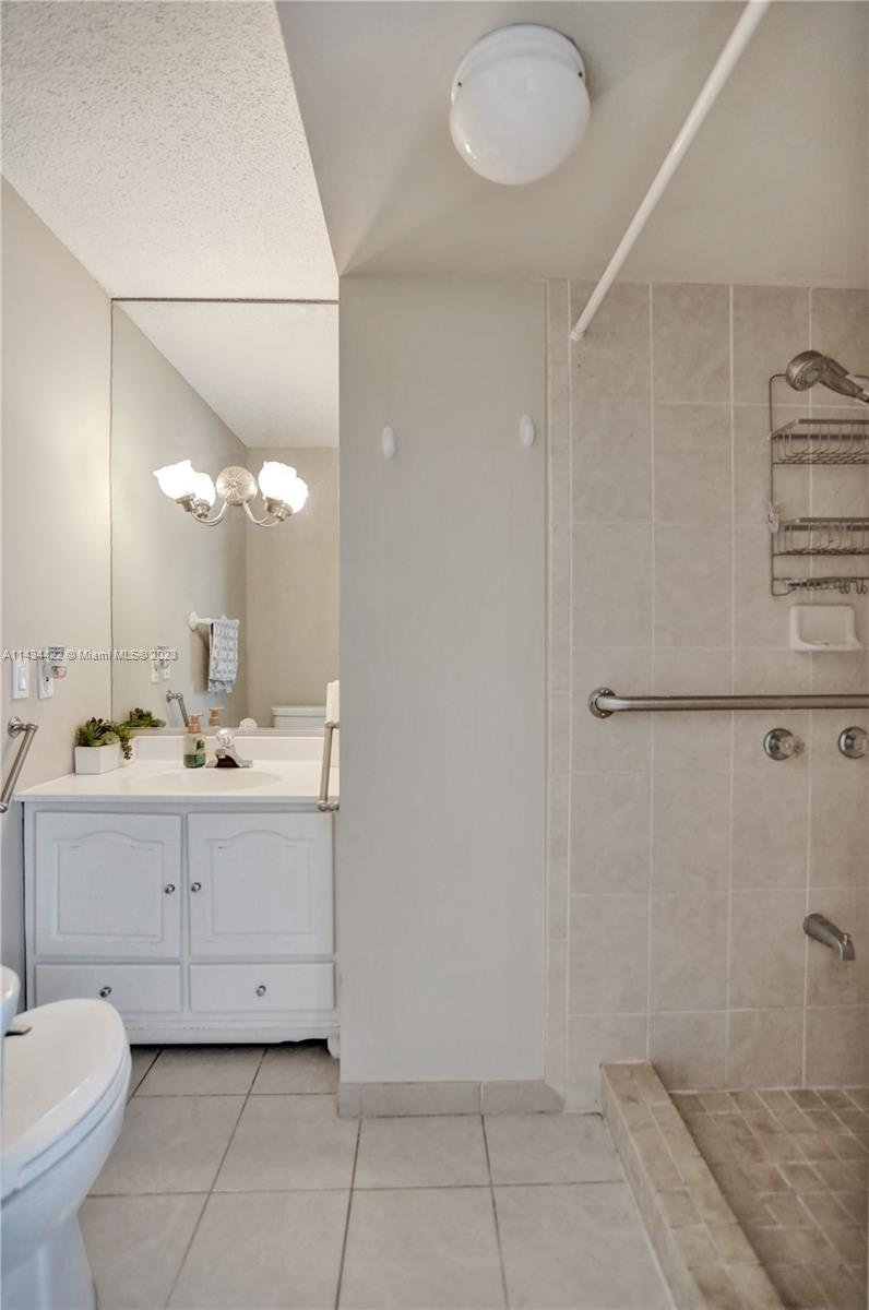 TWIN HOMES VILLAGE I COND - Residential Lease