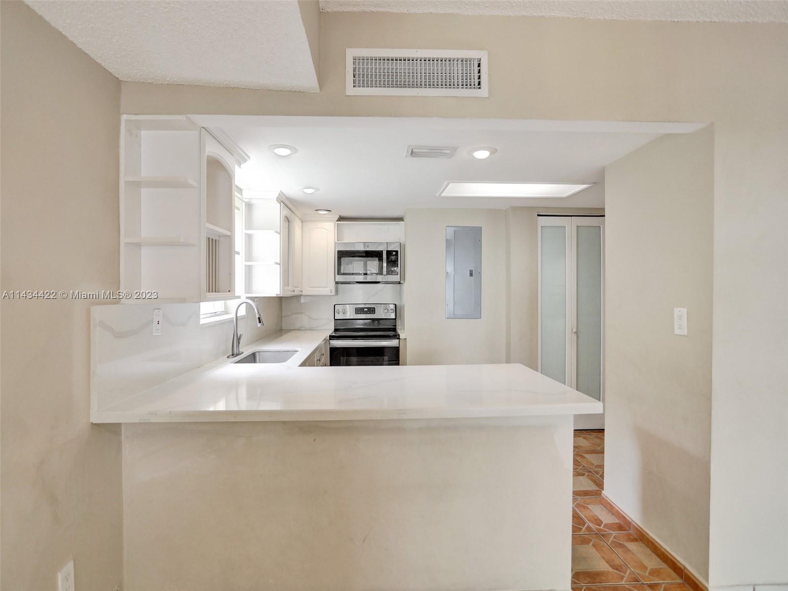 TWIN HOMES VILLAGE I COND - Residential Lease