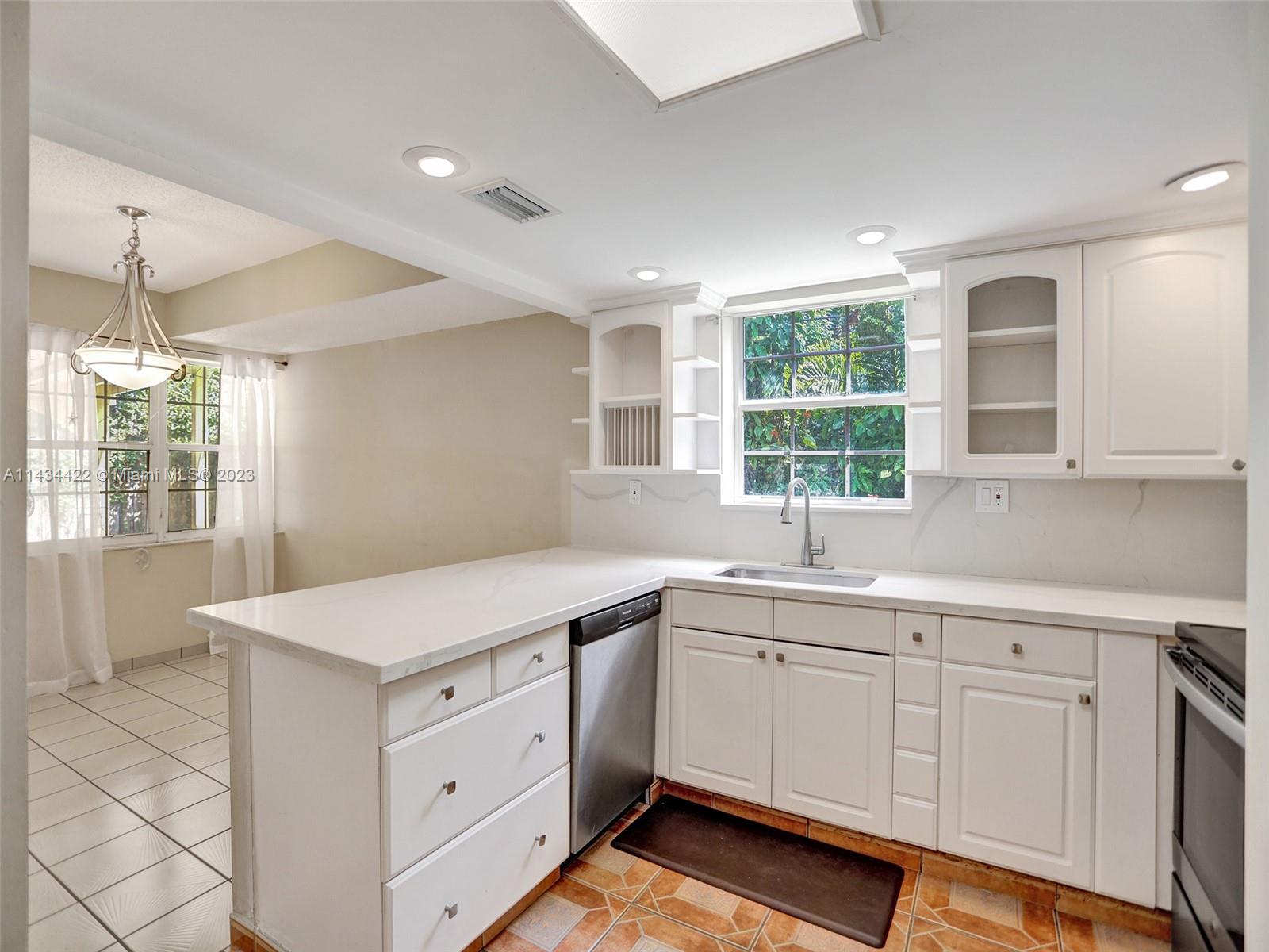 TWIN HOMES VILLAGE I COND - Residential Lease
