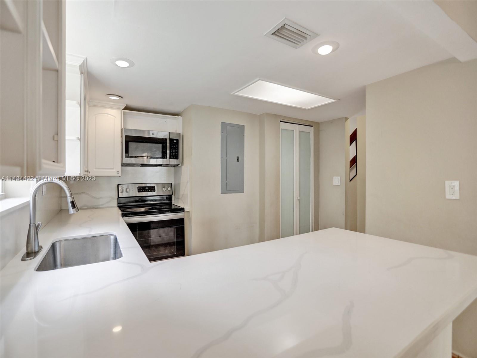 TWIN HOMES VILLAGE I COND - Residential Lease