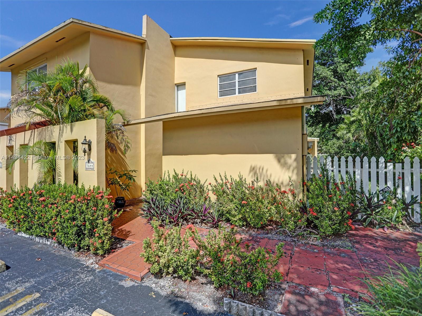 TWIN HOMES VILLAGE I COND - Residential Lease