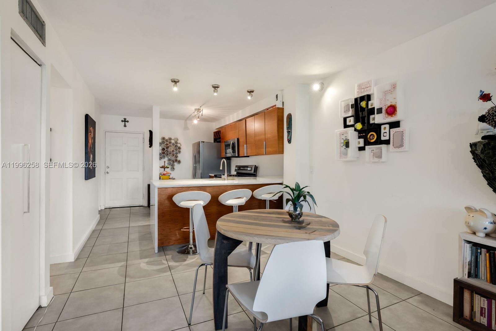 NIRVANA CONDO NO ONE COND - Residential