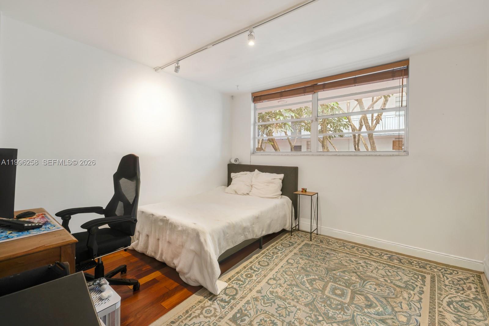 NIRVANA CONDO NO ONE COND - Residential