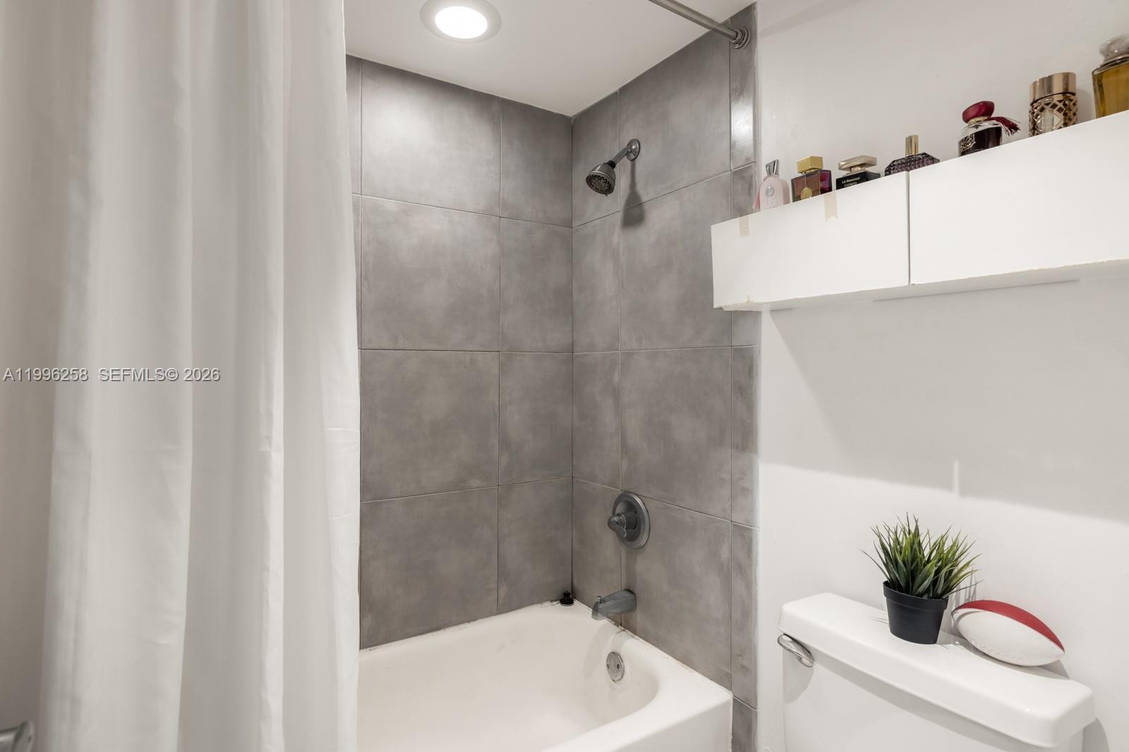 NIRVANA CONDO NO ONE COND - Residential