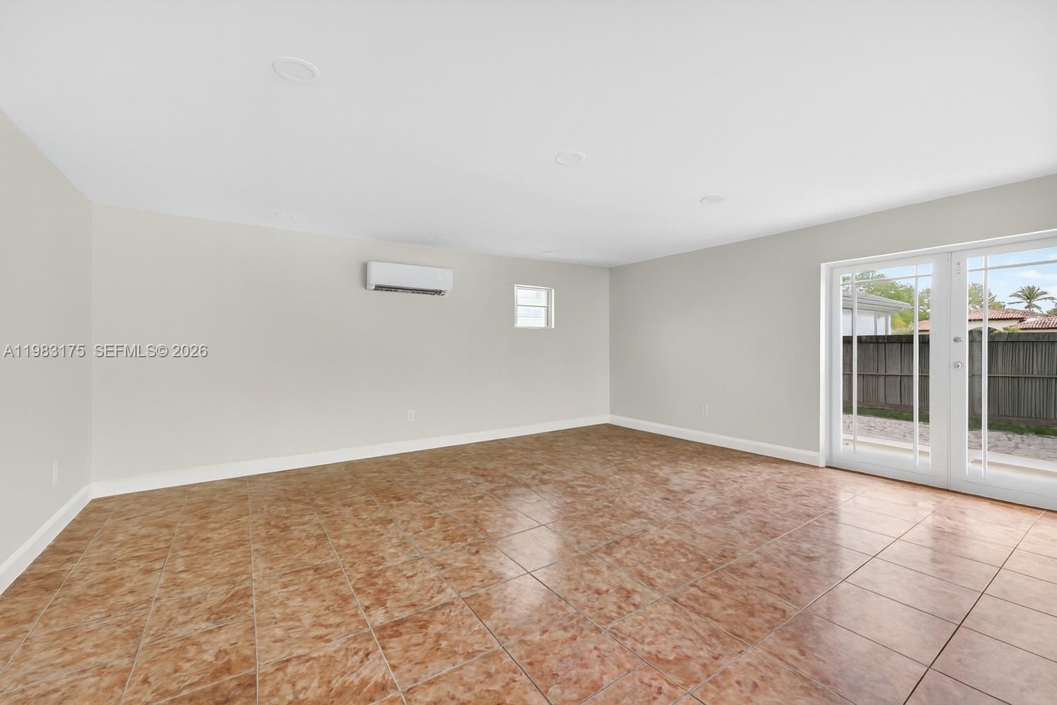 CORAL PINES - Residential